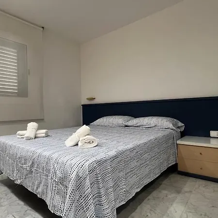 Primera Linea De Mar Con Jardin Салоу
